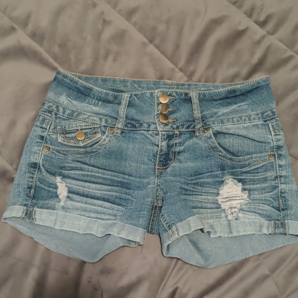 NO BOUNDARIES Distressed Jean Shorts Sz 9 EUC